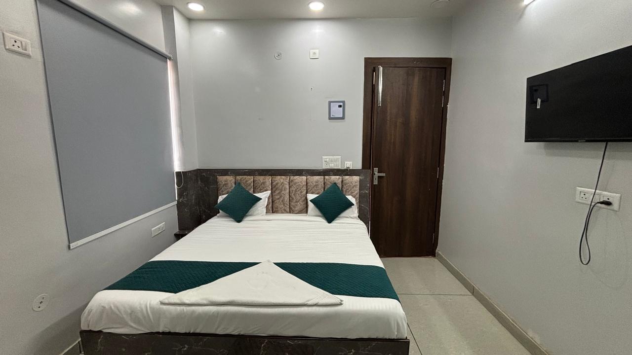 happy living coliving space room and bedrooms sector 121